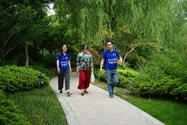 學(xué)員陪伴長(zhǎng)者2.jpg